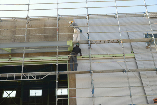 画像：⾦属外壁⼯事